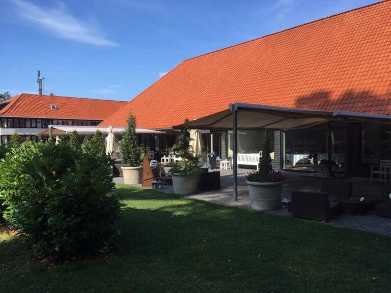 Elektriske markiser i have